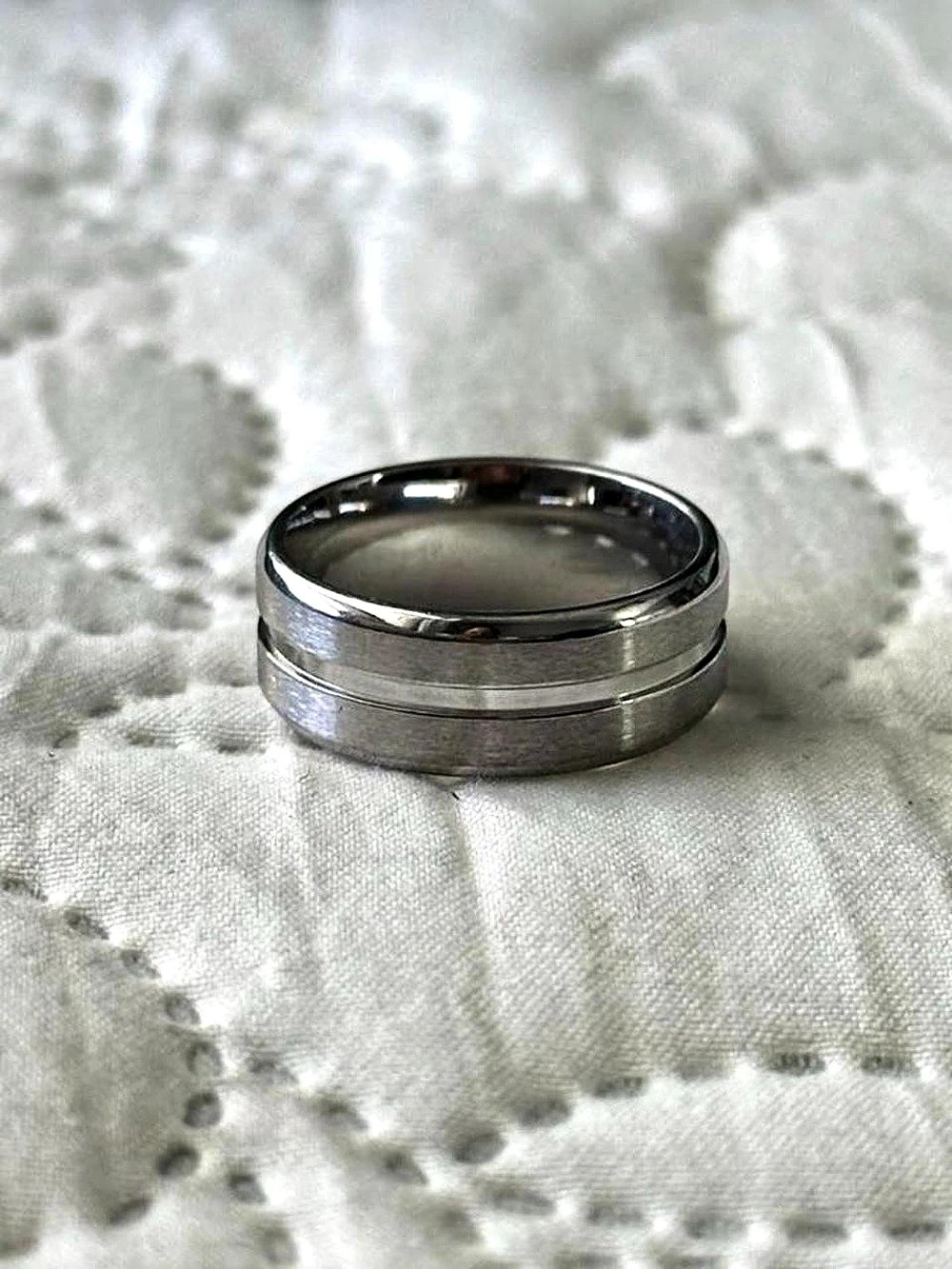 Silver-Tone Band Ring Size 8 Like New